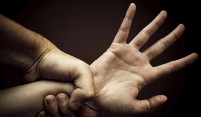 000522D4 violenza donne e minori