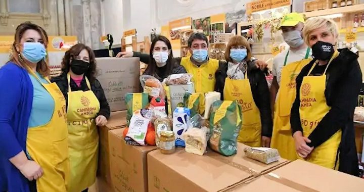 Coldiretti Salerno dona 4mila chili di derrate alimentari a indigenti