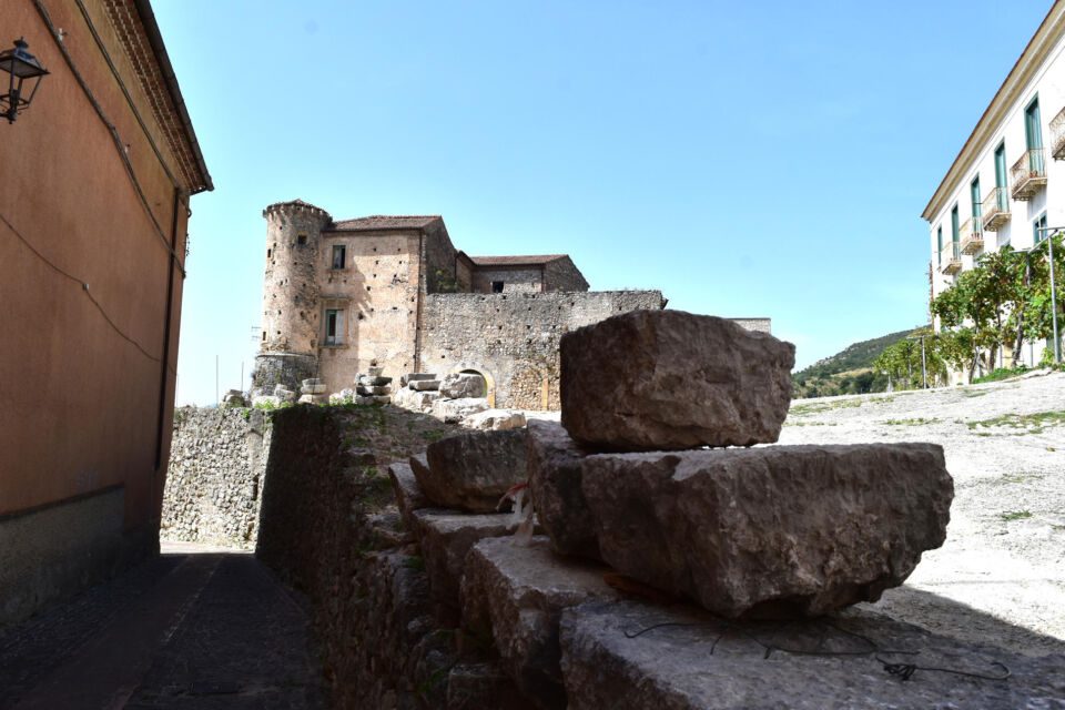 castello cover