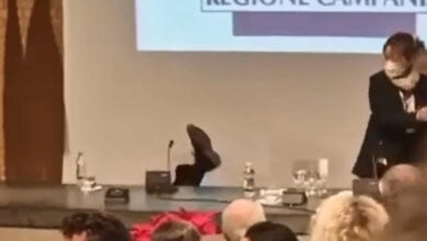 scarpa di de luca che cade