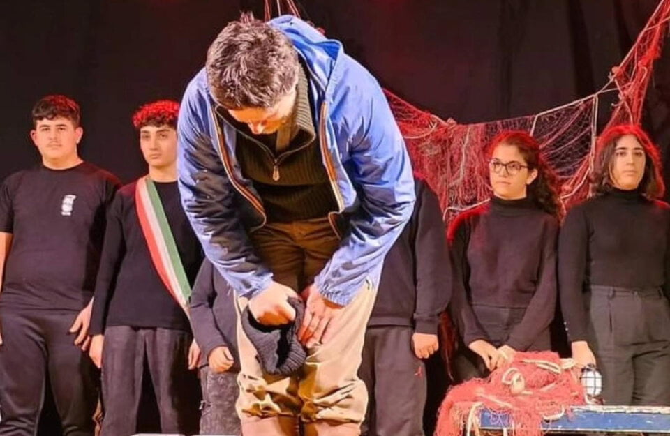 teatro a Futani il sindaco Pescatore fonte Facebook