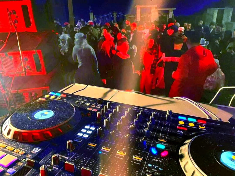 DJ SET