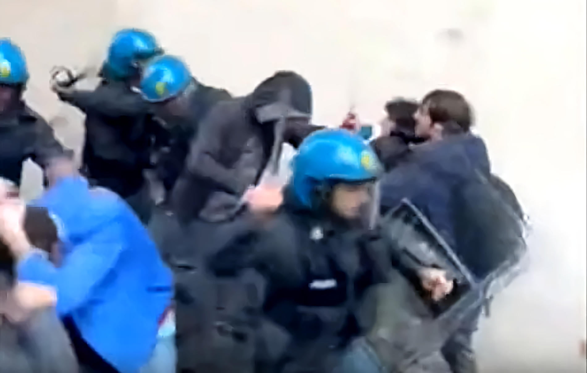 pestaggi a pisa