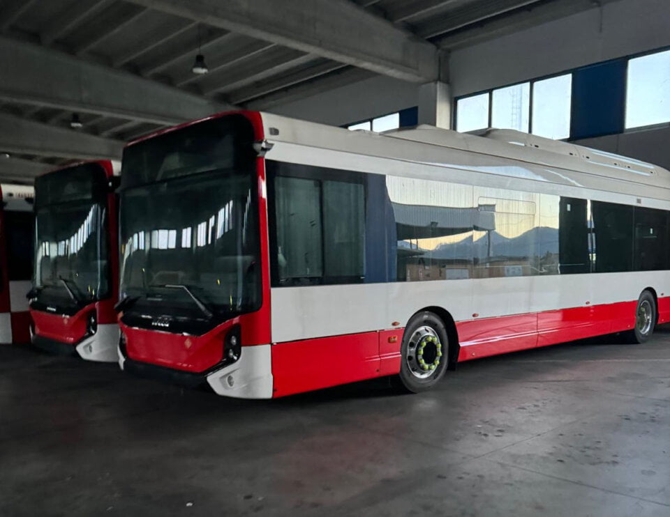 bus fermi senza colonnina elettrica a Pagani