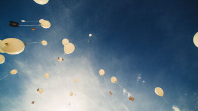 palloncini bianchi per il piccolo Lacrime di dolore per al funerale del piccolo Francesco Pio D'Amaro a Eboli