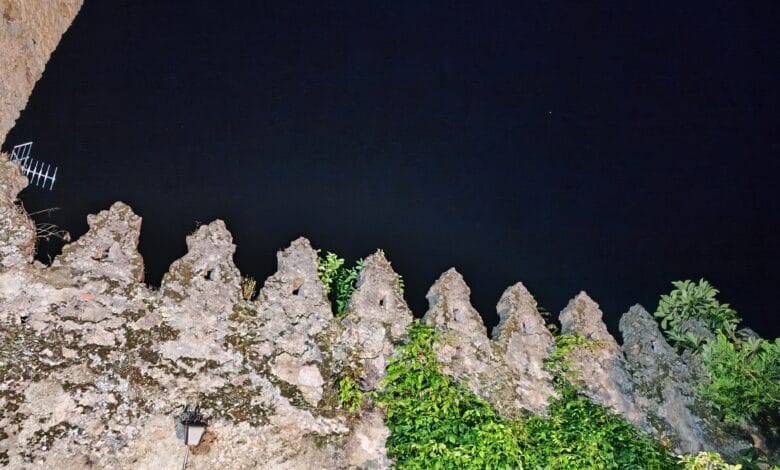 Le antiche mura di Corinoti